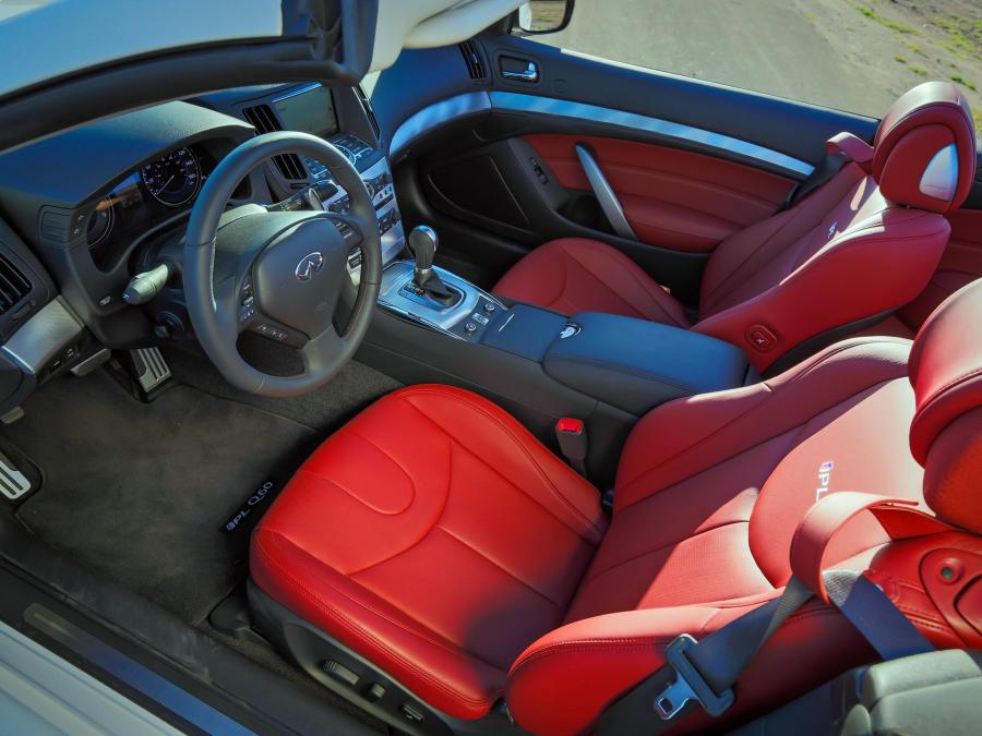  Infiniti Q60 3.7 IPL Convertible 2013 года  (фото 3 из 7)